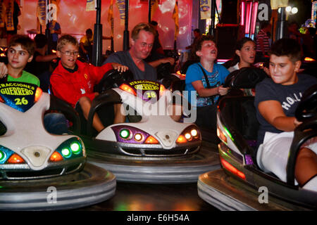 Gibraltar, 23. August 2014 - The Gibraltar Fair offiziell eröffnete Minister für Kultur Steven Linares. Die Messe findet in der letzten Woche von August führt in Richtung der Feierlichkeiten zum Nationalfeiertag am 10. September statt. Die Organisatoren sind die selbst-Bestimmung für Gibraltar Group, einem Druck, der die Feierlichkeiten zum Nationalfeiertag Gibraltar gegründet. Bildnachweis: Stephen Ignacio/Alamy Live-Nachrichten Stockfoto