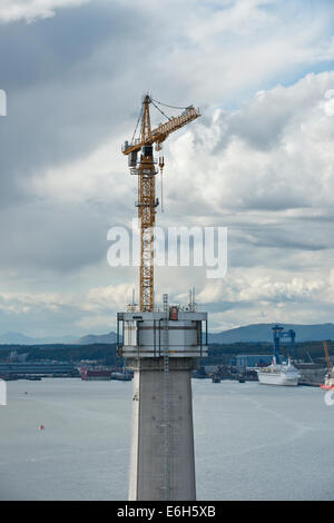 Turm und Kran mit dem Bau des neuen queensferry Kreuzung (ehemals her Austausch Kreuzung). Schottland Stockfoto