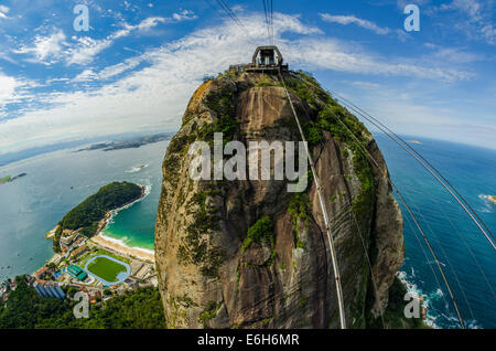 Cable Car Station auf Pão de Açúcar (Zuckerhut) von Morro da Urca Stockfoto