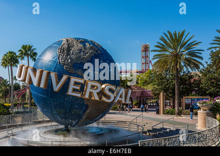 Berühmte drehende Weltkugel im City Walk in Universal Studios in Orlando, Florida Stockfoto