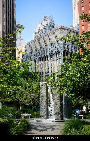 Mellon grün ist ein städtischer Park in der Innenstadt von Pittsburgh, Pennsylvania, USA, in der Nähe von Grant Street, Ross Street, Oliver und sechsten Aves. Stockfoto