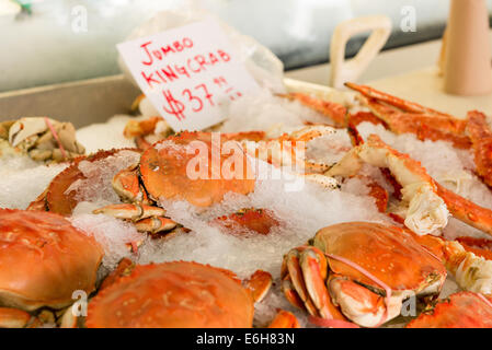 Frische Krabben auf dem Display am Pike Place Market in Seattle Stockfoto