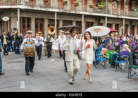 Hochzeitsmarsch mit am Jackson Square im French Quarter von New Orleans-jazz-band Stockfoto