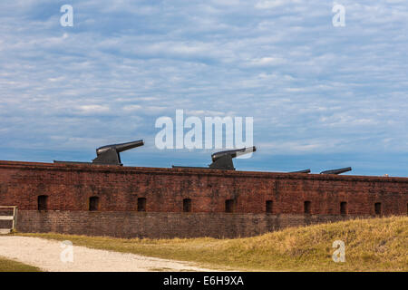 Kanonen auf Wand im Fort Clinch im Fort Clinch State Park in Fernandina Beach, Florida Stockfoto