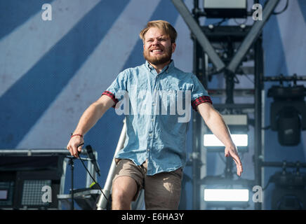 Leeds, UK. 23. August 2014. Roughton 'Rou' Reynolds von geben Sie Shikari führt auf der Bühne beim Leeds Festival im Braham Park am 23. August 2014 in Leeds, Vereinigtes Königreich. Bildnachweis: Sam Kovak/Alamy Live-Nachrichten Stockfoto