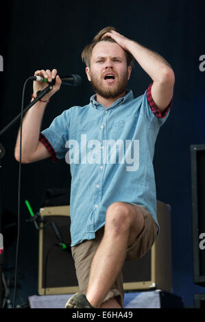 Leeds, UK. 23. August 2014. Roughton 'Rou' Reynolds von geben Sie Shikari führt auf der Bühne beim Leeds Festival im Braham Park am 23. August 2014 in Leeds, Vereinigtes Königreich. Bildnachweis: Sam Kovak/Alamy Live-Nachrichten Stockfoto