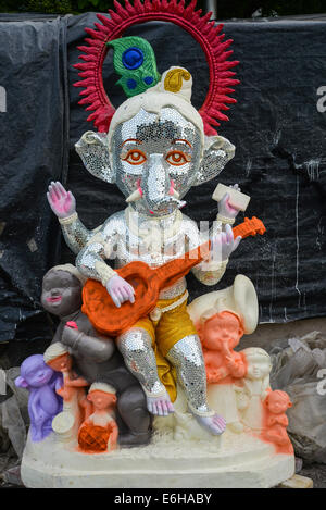 Ahmedabad, Gujarat, Indien. 24. August 2014. Lord Ganesh Idole bereit um zu verkaufen in Gulbai Tekra, Gulbai Tekra ist die einzelne größte Lieferant von Ganesha Idole in Ahmedabad, Gujarat in Indien. Bildnachweis: Nisarg Lakhmani/Alamy Live-Nachrichten Stockfoto