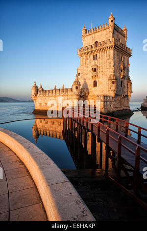 Turm von Belem auf den Tejo, berühmte Wahrzeichen in Lissabon, Portugal. Stockfoto