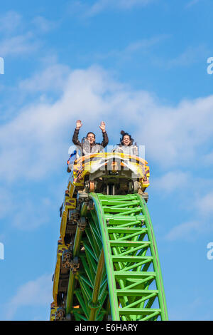 Park Gäste fahren Achterbahn Cheetah Hunt im Busch Gardens Tampa Bay in Tampa, Florida Stockfoto