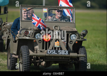 Dunsfold Aerodrome, Surrey UK. Samstag, 23. August 2014. Militärfahrzeug-Anzeige auf der 10. Dunsfold Flügel und Räder. Bildnachweis: Malcolm Park Leitartikel/Alamy Live-Nachrichten. Stockfoto