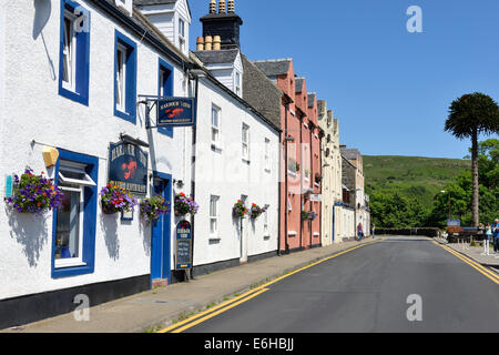 Der Blick auf den Hafen von Seafood Restaurant in Portree auf der Insel Skye, Innere Hebriden, Schottland, Großbritannien Stockfoto