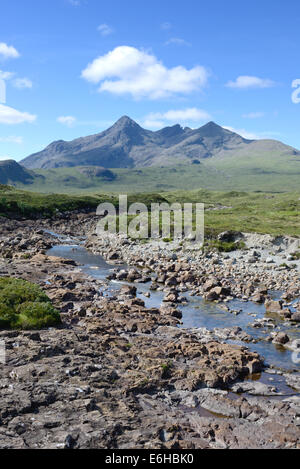 A River Sligachan und der Black Cuillin Bergkette auf der Isle Of Skye ausgetrocknet Stockfoto