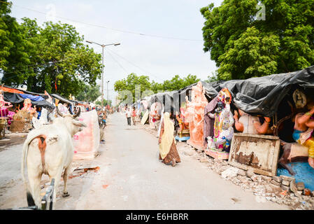Ahmedabad, Gujarat, Indien, 24. August 2014. Lord Ganesh Idole bereit um zu verkaufen in Gulbai Tekra, Gulbai Tekra ist die einzelne größte Lieferant von Ganesha Idole in Ahmedabad, Gujarat in Indien. Bildnachweis: Nisarg Lakhmani/Alamy Live-Nachrichten Stockfoto