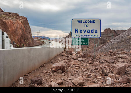 Schild an der Nevada State Line am Hoover-Damm in den Black Canyon des Colorado River in der Nähe von Boulder City, Nevada Stockfoto