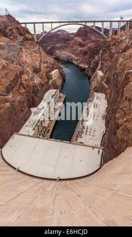 Mike O' Callaghan - Pat Tillman Memorial Bridge oder Hoover Dam Bypass-Brücke über den Colorado River in der Nähe von Boulder City, Nevada Stockfoto