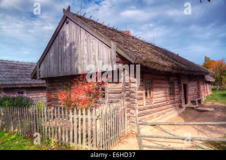 HDR-Foto. hölzerne Dorf im Herzen von Europa Stockfoto