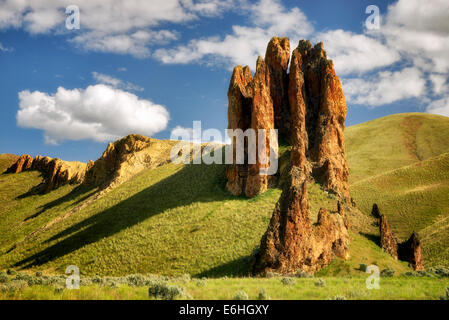 Felsformationen und Wolken in Leslie Gultch. Malhuer County, Oregon Stockfoto