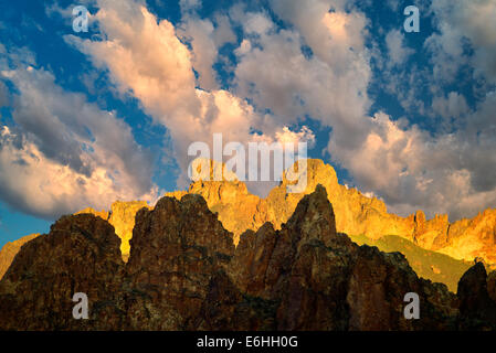 Felsformationen und Wolken in Leslie Gultch. Malhuer County, Oregon Stockfoto