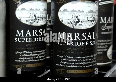 Eine Flaschen Marsala Superiore Weine, Florio Weingut, Marsala, Sizilien Stockfoto