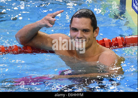 Berlin, Deutschland. 24. August 2014. Florent Manaudou Frankreichs feiert bei der Herren 50m Freistil Finale auf der 32. LEN europäischen Swimming Championships 2014 im Velodrom in Berlin, Deutschland, 24. August 2014. Foto: Maja Hitij/Dpa/Alamy Live News Stockfoto