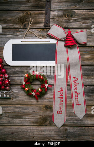 Frohe Weihnachten Grusskarte mit Text "Frohes Fest" in deutschen Buchstaben - Country-Stil. Stockfoto