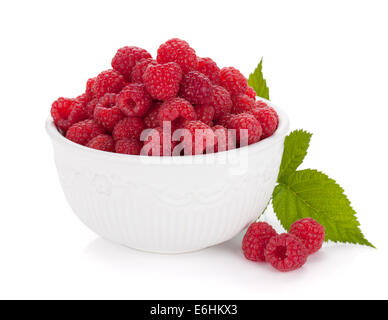 Reife Himbeeren. Isoliert auf weißem Hintergrund Stockfoto