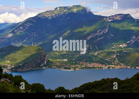 See Gardasee Lago di Garda, Riva di Garda und Torbole - Nago-Blick vom Dorf Pregasina, Trentino Alto Adige, Italien, Stockfoto