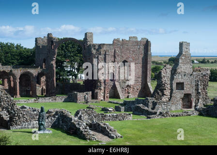 Ruinen der Abtei, Lindisfarne, Holy Island, Northumberland, North East England, UK Stockfoto