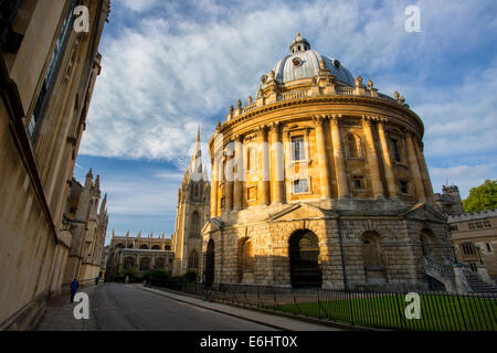 Am frühen Morgen unter die Radcliffe Camera, Universität Oxford, Oxfordshire, England Stockfoto