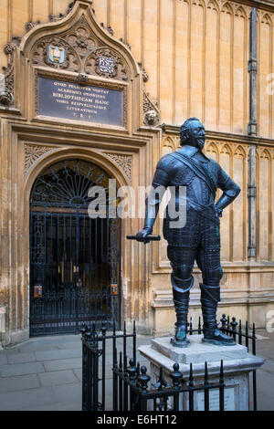 William Herbert, Earl of Pembroke, Statue außerhalb der Bodleian Library, University of Oxford, Oxfordshire, England Stockfoto