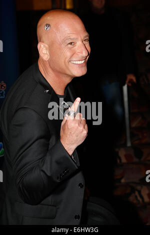 Komiker Howie Mandel kümmert sich hinter den Kulissen Post-Show roter Teppich für NBC's "America es Got Talent" Staffel 9 bei Radio City. Stockfoto