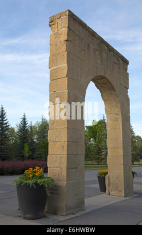 Sandsteinbogen im Friedenspark, ein Denkmal für Soldaten, die im ersten Weltkrieg, im zweiten Weltkrieg und im Koreakrieg ums Leben kamen. Stockfoto