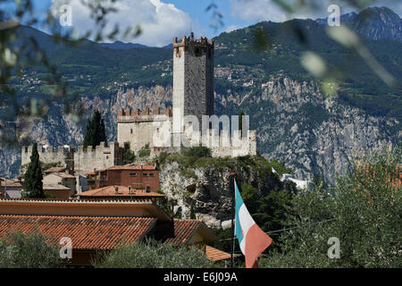 Landschaft Blick von Malcesine mit Scaliger Burg, Gardasee, Lago di Garda, Trentino, Venetien, Venetien, Italien Stockfoto