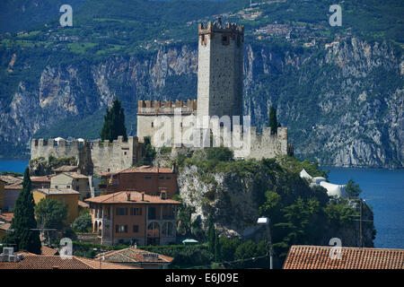 Landschaft Blick von Malcesine mit Scaliger Burg, Gardasee, Lago di Garda, Trentino, Venetien, Venetien, Italien Stockfoto