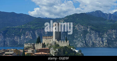 Landschaft Blick von Malcesine mit Scaliger Burg, Gardasee, Lago di Garda, Trentino, Venetien, Venetien, Italien Stockfoto