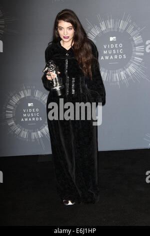 Los Angeles, Kalifornien, USA. 24. August 2014. Lorde Posen im Presseraum während der MTV Video Music Awards am 24. August 2014 im The Forum in Inglewood, Kalifornien. USA. Bildnachweis: TLeopold/Globe Fotos/ZUMA Draht/Alamy Live-Nachrichten Stockfoto