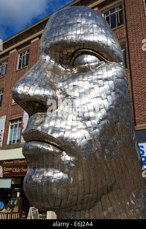 Reflexionen von Bedford von Rick Kirby In Bedfordshire Silver Street Bedford UK Stockfoto