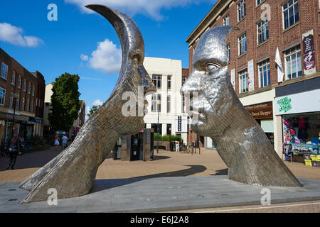 Reflexionen von Bedford von Rick Kirby In Bedfordshire Silver Street Bedford UK Stockfoto