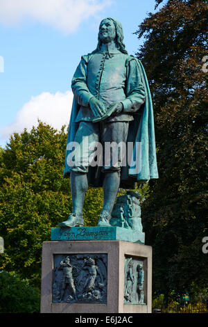 Statue von John Bunyan von Sir Joseph Edgar Boehm, St Peter grün Bedford Bedfordshire UK Stockfoto