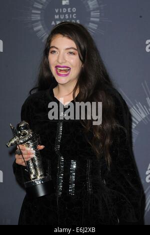 Inglewood, CA. 24. August 2014. Lorde im Presseraum für MTV Video Music Awards (VMA) 2014 - Press Room, The Forum, Inglewood, CA 24. August 2014. Bildnachweis: Elizabeth Goodenough/Everett Collection/Alamy Live-Nachrichten Stockfoto