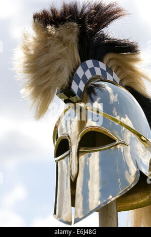 Hopliten. Antiken griechischen Soldaten Helm bei reenactment Stockfoto