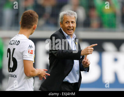 Mönchengladbach, Deutschland. 24. August 2014. Borussia-Park Stadion 24.08.2014 Fußball, DFL, DFB, Saison 2014 / 2015, Spieltag 1 Borussia Mönchengladbach vs. VFB Stuttgart 1: 1 am 24. 08. 2014 im Borussia - Park Stadion in Mönchengladbach Coach Lucien FAVRE (MG) - R-Foto: Norbert Schmidt/Alamy Live-Nachrichten Stockfoto