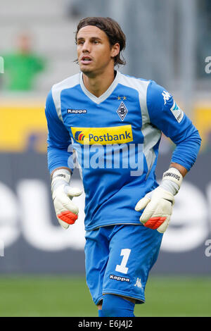 Mönchengladbach, Deutschland. 24. August 2014. Borussia-Park Stadion 24.08.2014 Fußball, DFL, DFB, Saison 2014 / 2015, Spieltag 1 Borussia Mönchengladbach vs. VFB Stuttgart 1: 1 am 24. 08. 2014 im Borussia - Park Stadion in Mönchengladbach Torhüter Yann SOMMER (MG) Foto: Norbert Schmidt/Alamy Live-Nachrichten Stockfoto