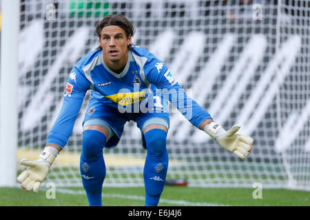 Mönchengladbach, Deutschland. 24. August 2014. Borussia-Park Stadion 24.08.2014 Fußball, DFL, DFB, Saison 2014 / 2015, Spieltag 1 Borussia Mönchengladbach vs. VFB Stuttgart 1: 1 am 24. 08. 2014 im Borussia - Park Stadion in Mönchengladbach Torhüter Yann SOMMER (MG) Foto: Norbert Schmidt/Alamy Live-Nachrichten Stockfoto