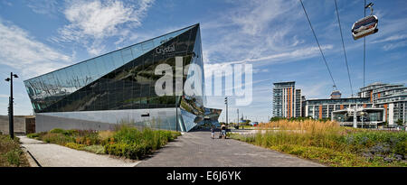 Das Siemens-Kristall-Gebäude und der Emirates Air Line an den Royal Victoria Docks in Ost-London. Stockfoto