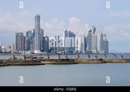 Skyline-Blick von Panama City zeigen die modernen Gebäude der Punta Pacífica und Paitilla. Stockfoto