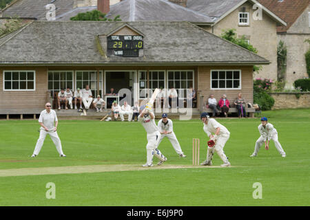 Dorf-Cricket in Hovingham in North Yorkshire England Stockfoto