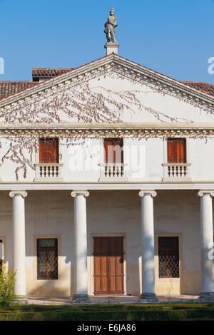 Die Villa Valmarana (auch bekannt als Valmarana Scagnolari Zen) ist eine Renaissancevilla in Lisiera, ein Ortsteil von Bolzano Vicentino, Provinz Vicenza, Norditalien. Von Andrea Palladio entworfen, wurde es ursprünglich in den 1560er Jahren gebaut Stockfoto