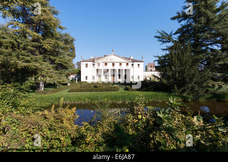 Die Villa Valmarana (auch bekannt als Valmarana Scagnolari Zen) ist eine Renaissancevilla in Lisiera, ein Ortsteil von Bolzano Vicentino, Provinz Vicenza, Norditalien. Von Andrea Palladio entworfen, wurde es ursprünglich in den 1560er Jahren gebaut Stockfoto