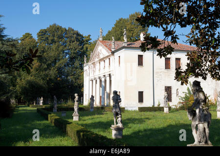 Die Villa Valmarana (auch bekannt als Valmarana Scagnolari Zen) ist eine Renaissancevilla in Lisiera, ein Ortsteil von Bolzano Vicentino, Provinz Vicenza, Norditalien. Von Andrea Palladio entworfen, wurde es ursprünglich in den 1560er Jahren gebaut Stockfoto